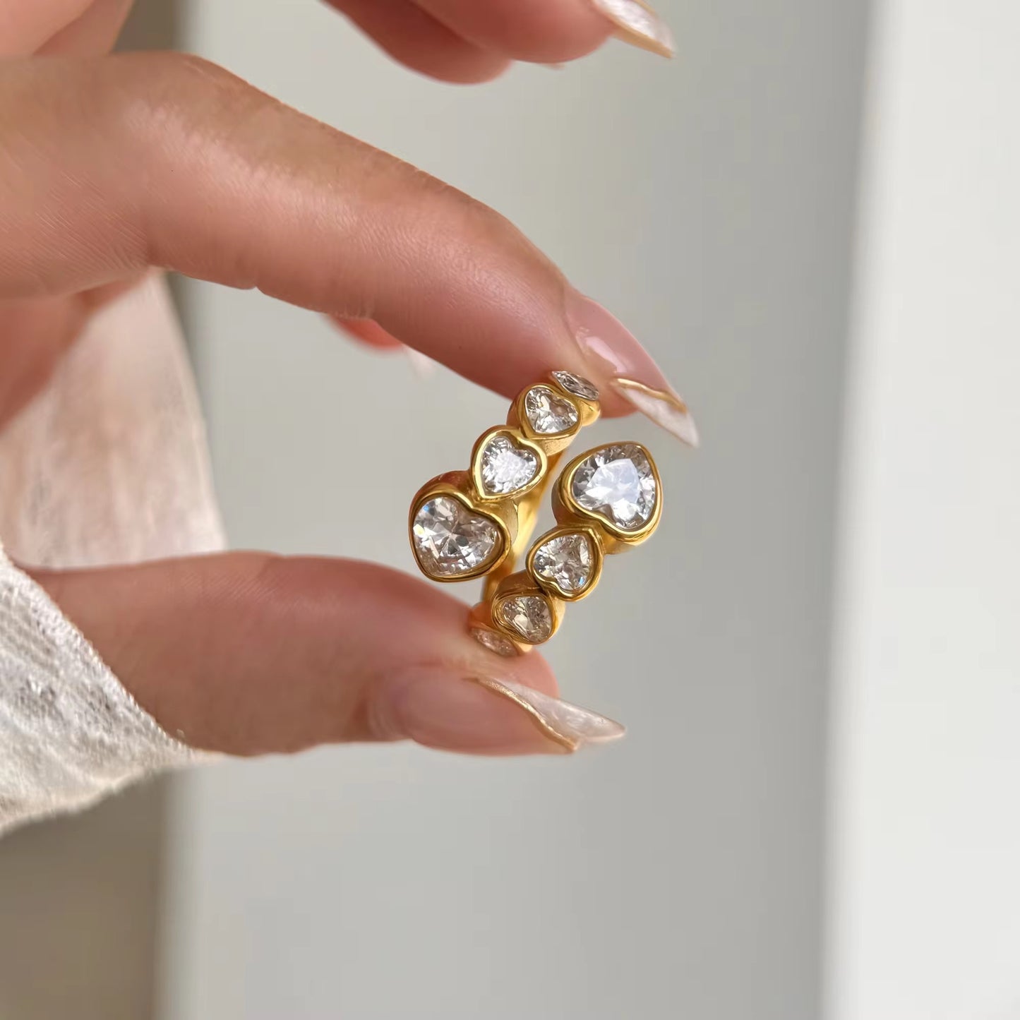 Halo Hearts Ring: 18K Gold Plated