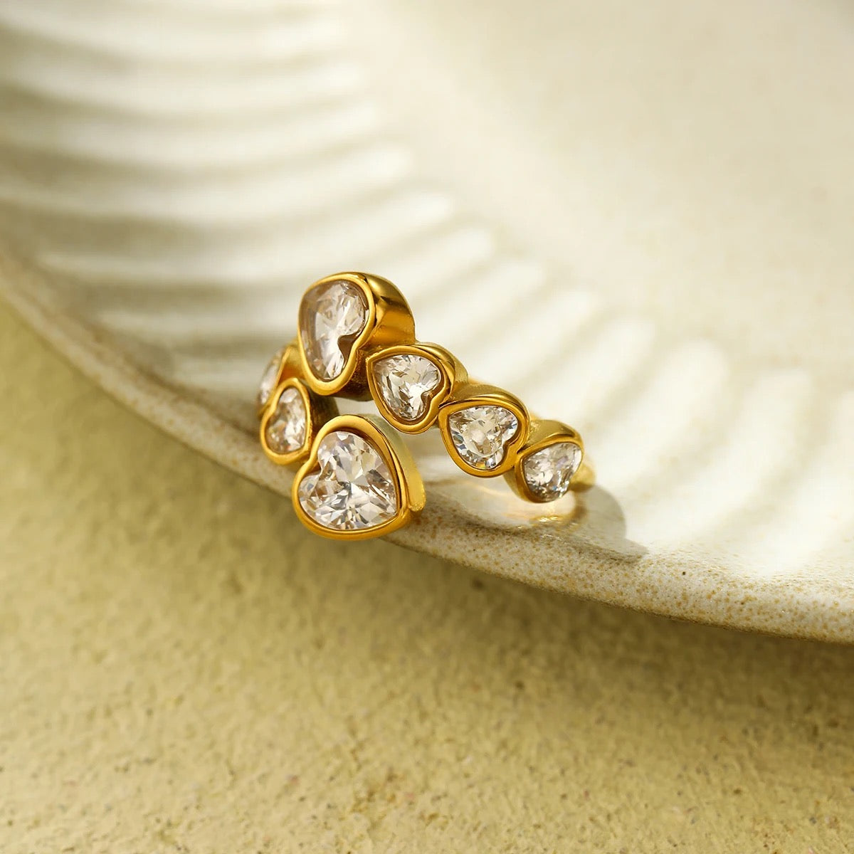 Halo Hearts Ring: 18K Gold Plated