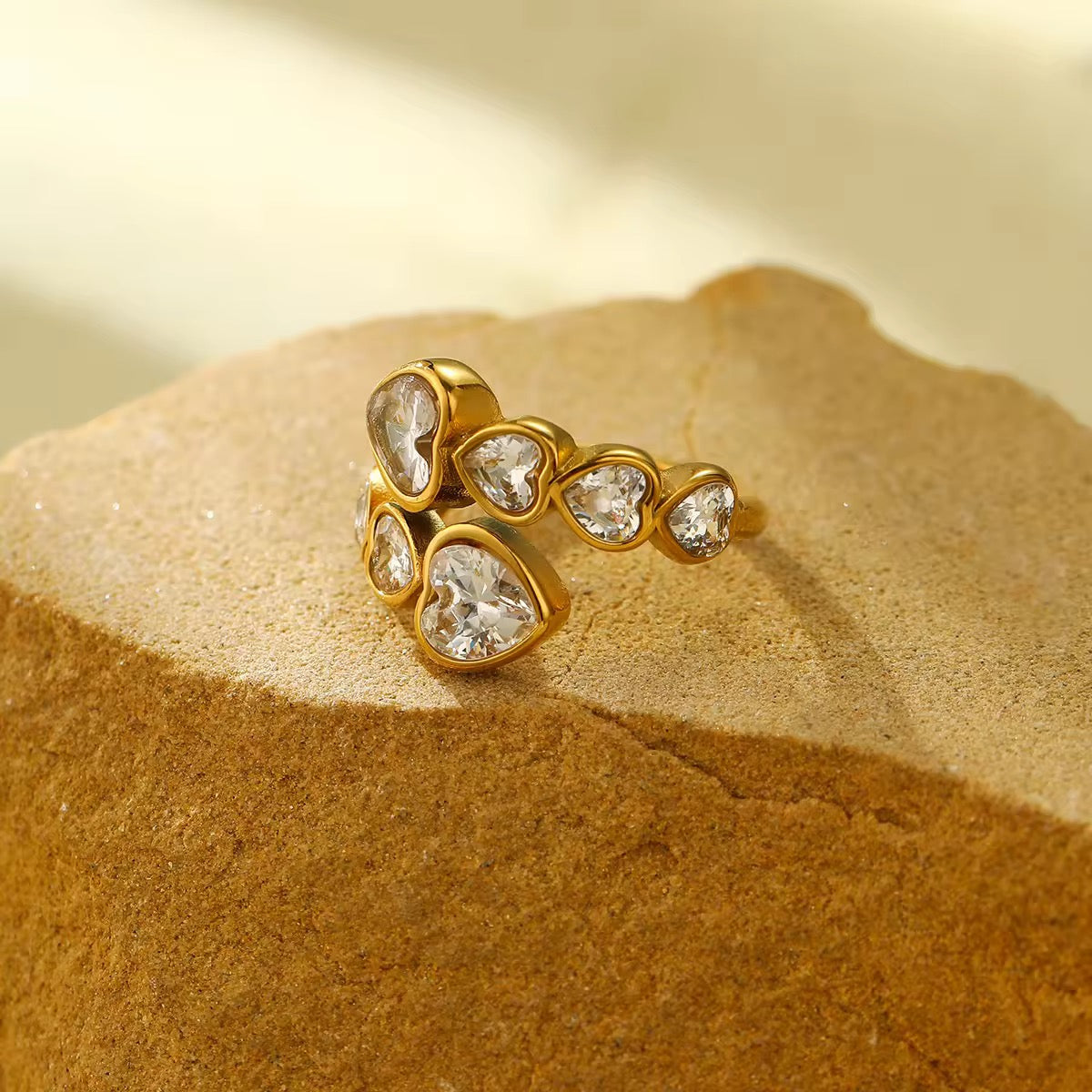 Halo Hearts Ring: 18K Gold Plated