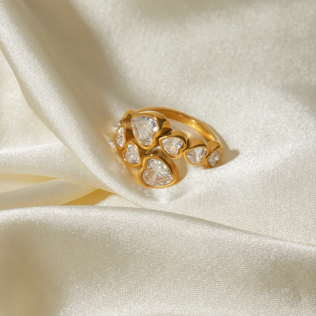 Halo Hearts Ring: 18K Gold Plated