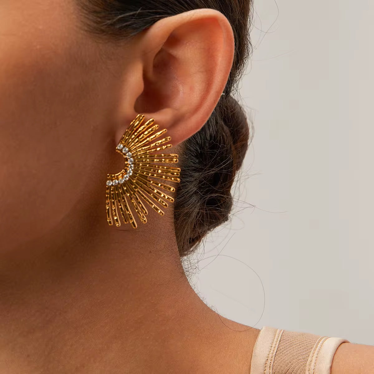 Sun Flower Earrings: 18K Gold Plated