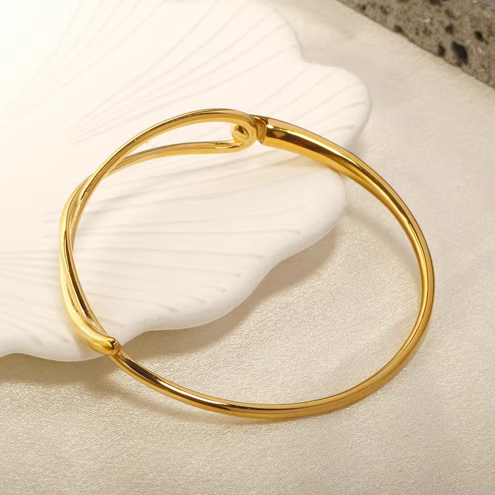 Close up details of Knot Bracelet by Dorada Jewellery.
