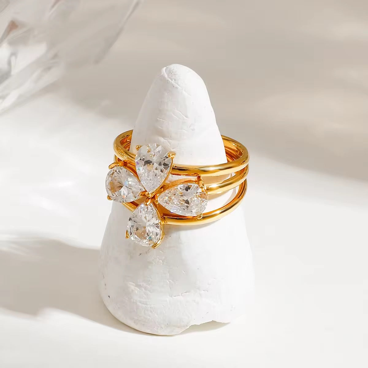Four Leaf Clover Stackable Rings Set: 18K Gold Plated