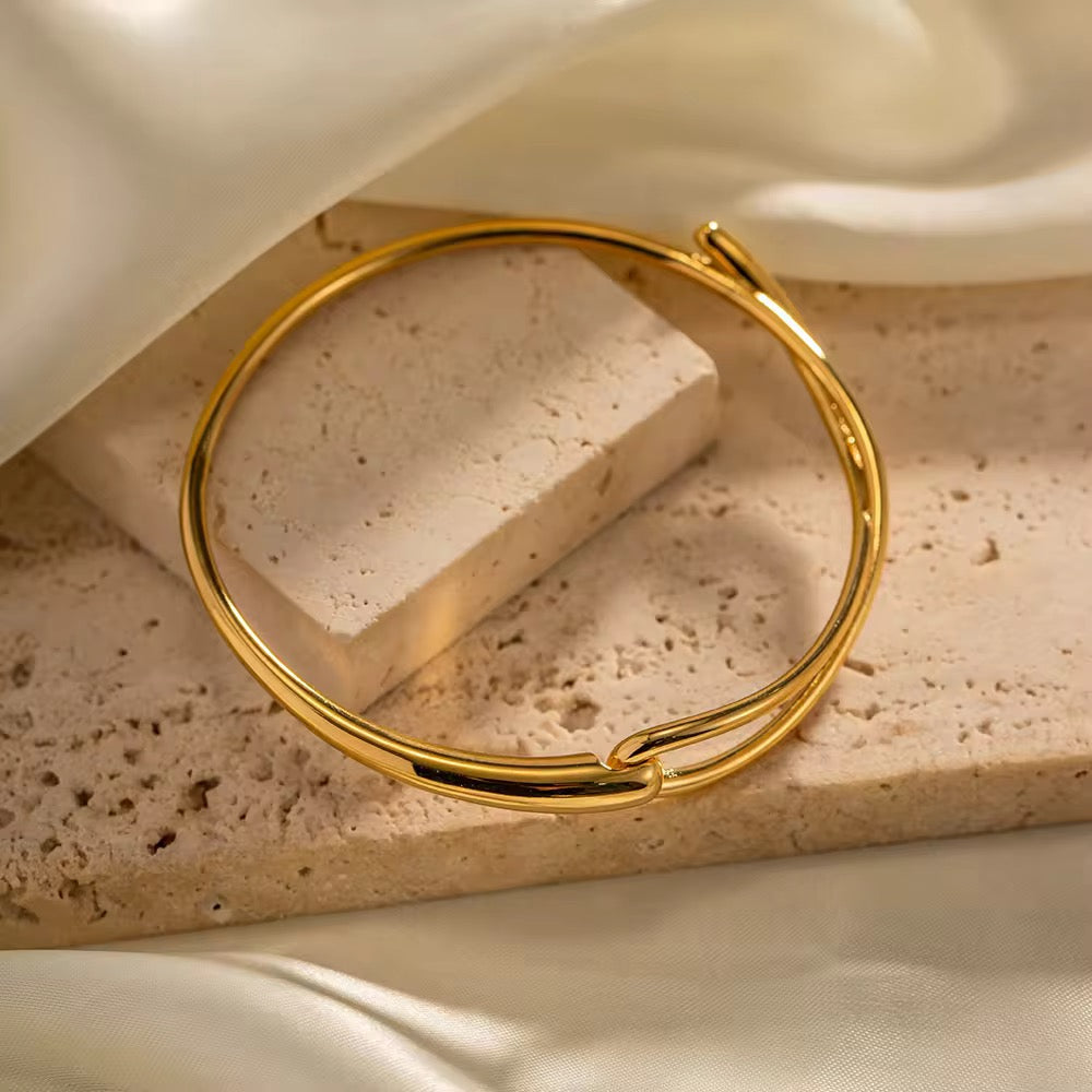 Free Size, everyday Knot Bracelet for women by Dorada Jewellery.
