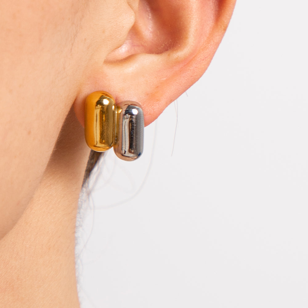 Mix-And-Match Metals: 10 Ways To Wear Both Gold And Silver - Society19 |  Mixed metals jewelry style, Mixed metal earrings, Mixed metal jewelry